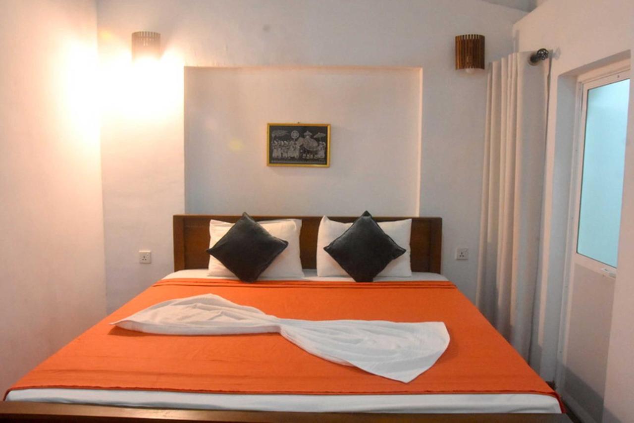 Hotel H2O Gampola Bagian luar foto