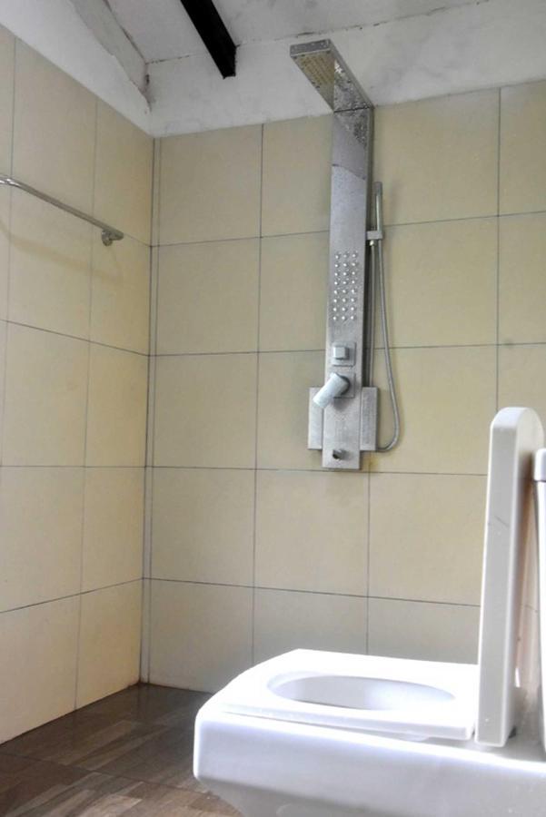 Hotel H2O Gampola Bagian luar foto