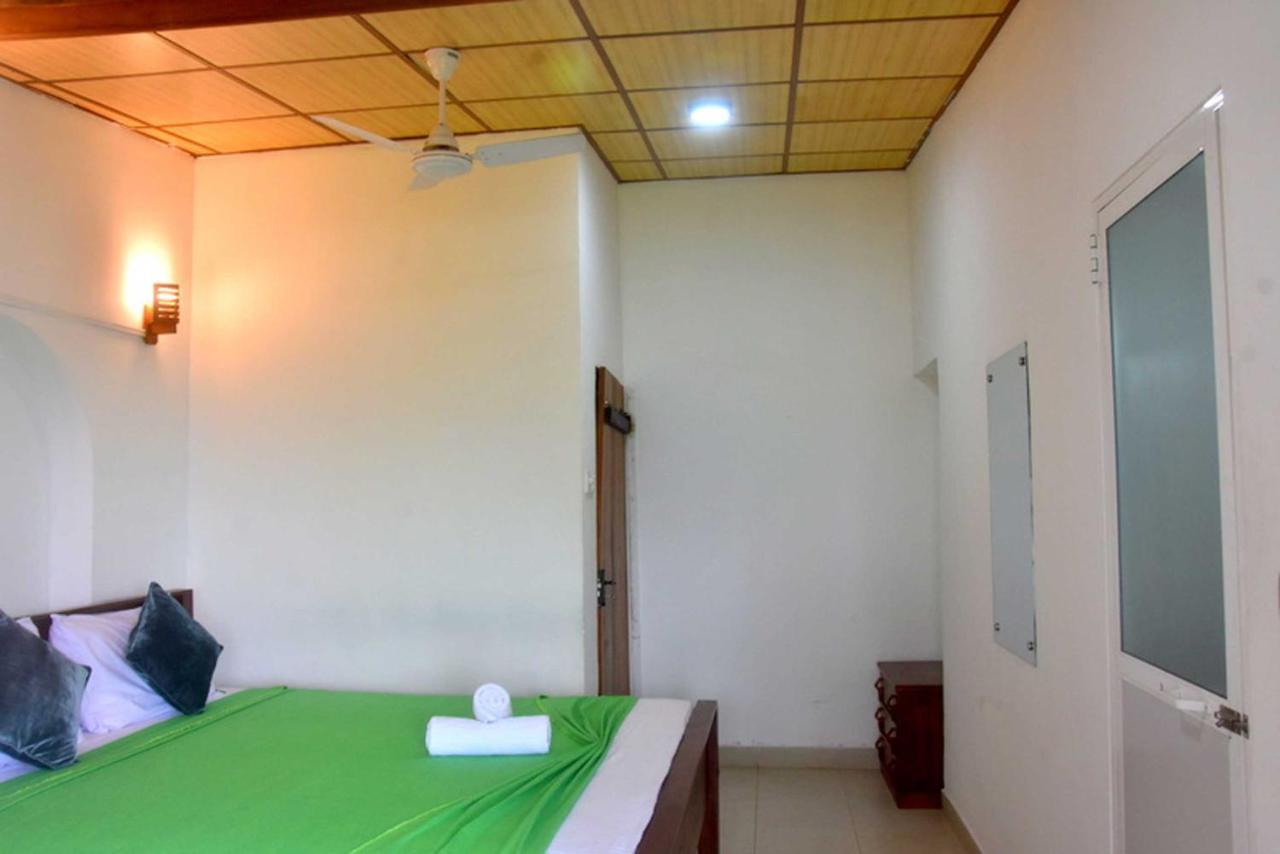 Hotel H2O Gampola Bagian luar foto